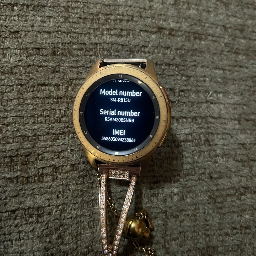 Samsung Gold Smartwatch Premium Design